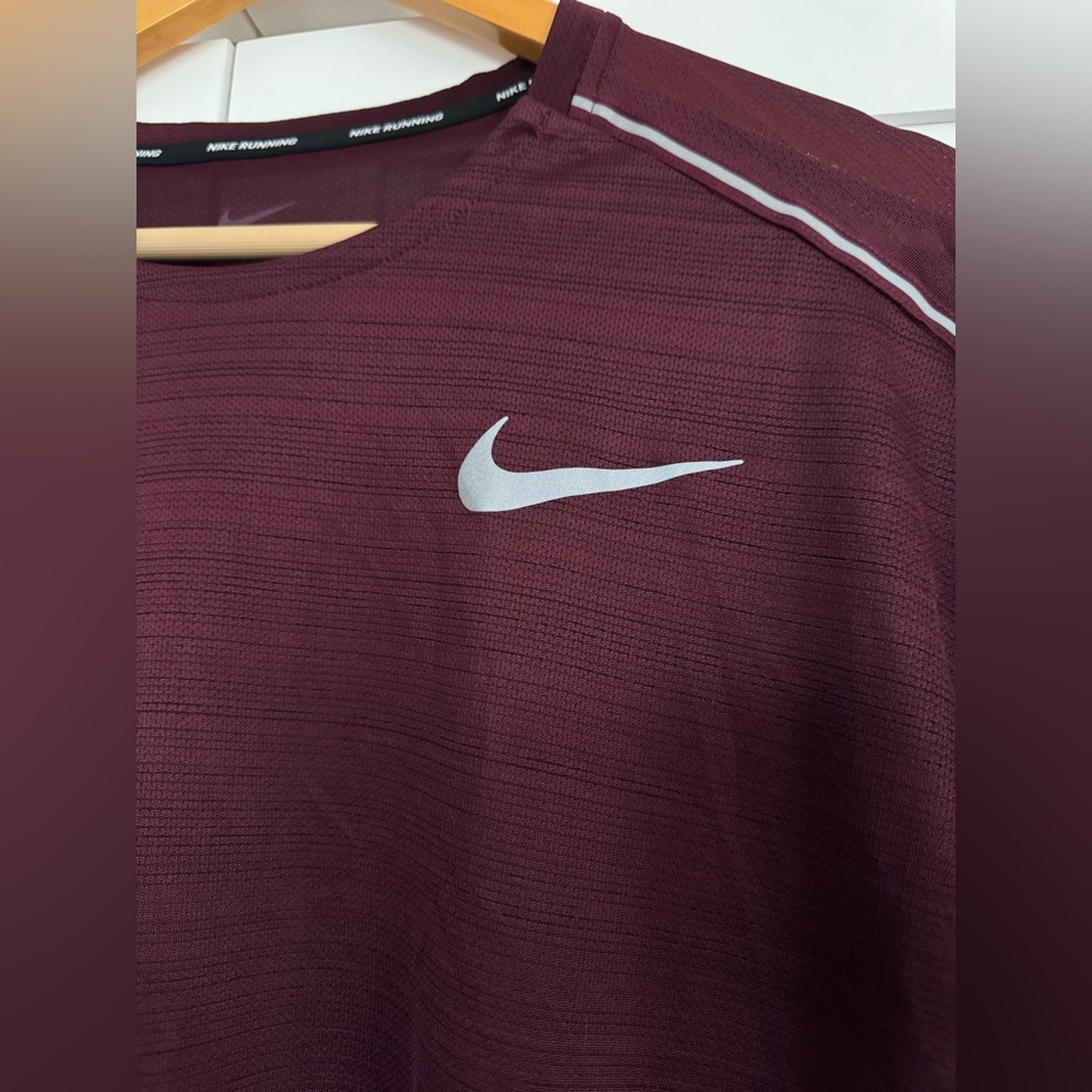 Nike Men's Burgundy Short Sleeve Running Tee XL - Picture 2 of 7